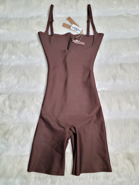 SKIMS Other - SKIMS Body Zoned Open Bust Mid Thigh Bodysuit Brown Cocoa Small NEW